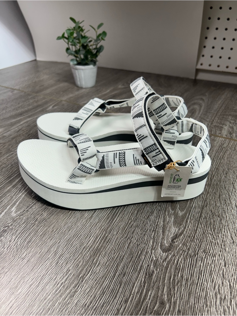 Teva universal PLATFORM Chara bright White and Gray Patterned Sport Sandal